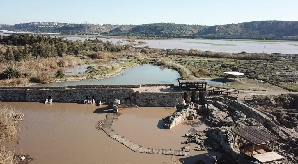 סכר תנינים בחוף הכרמל